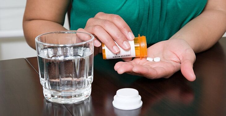 Taking tablets to relieve back pain