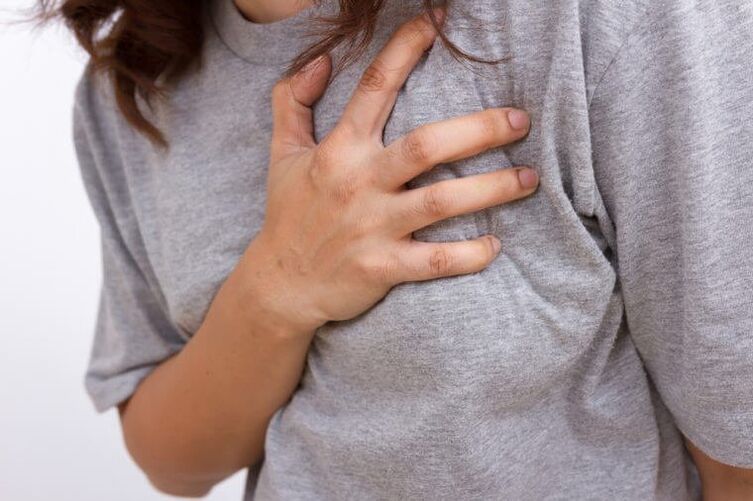 Heart attack as a cause of pain in the shoulder blades